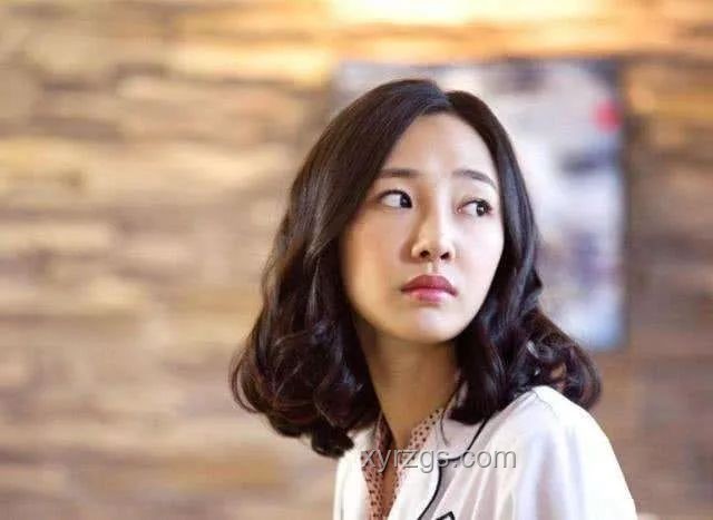 综艺娱乐新风向：谢娜跳舞引热议，陈德容反应成行业焦点